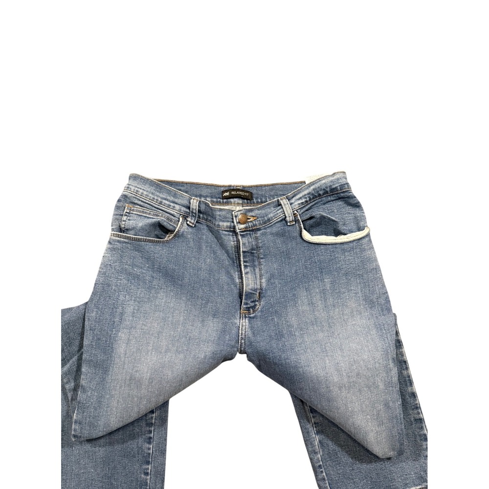 Lee Women's Relaxed Fit Mid Rise Medium Wash Straight Leg Jeans Size 8 Medium - Picture 2 of 5